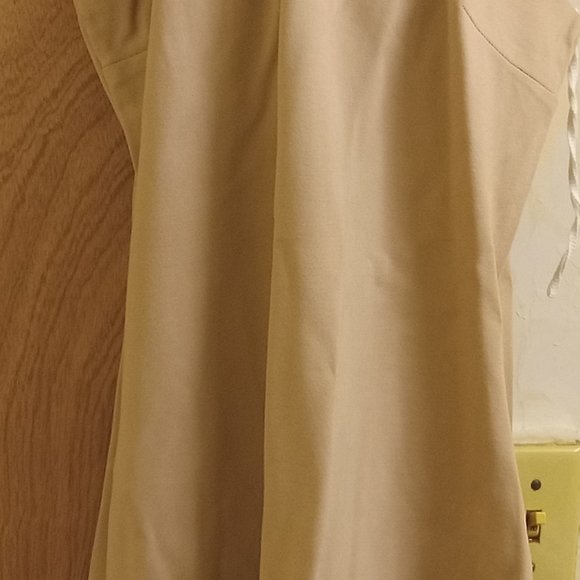 Dresses - Picture 2 of 4